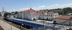 Россияне ударили по вокзалу Херсона, поврежден вагон