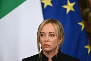 Мелони скептически относится к идее отправки миротворцев в Украину и предлагает альтернативный план — FT