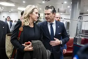 Гегсет приводив дружину на конфіденційні зустрічі з іноземними військовими посадовцями — WSJ