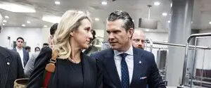 Хегсет приводил жену на конфиденциальные встречи с иностранными военными чиновниками — WSJ