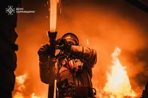 Росіяни масовано атакували дронами науково-виробниче підприємство Харкова: в ДСНС показали фото та відео з місця події
