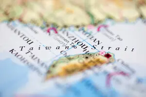 Військові Китаю розпочали масштабні навчання навколо Тайваню як попередження проти незалежності острова