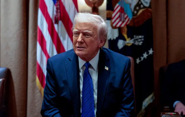 Ошибочно думать, что Трампа остановит Конституция, когда он говорит, что хочет идти на третий срок — Bloomberg 