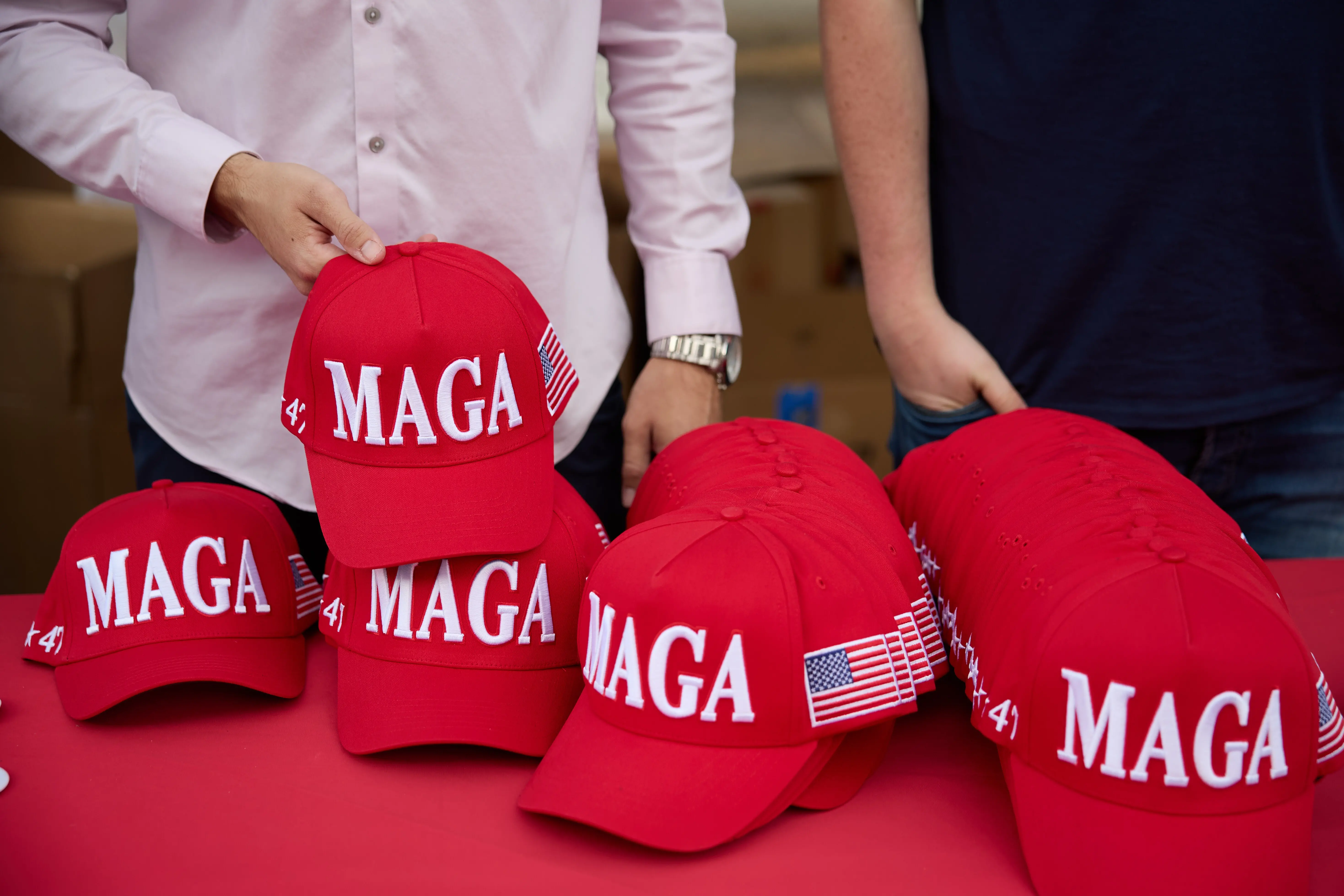 Пошлины Трампа ставят ультраправых лидеров Европы в неудобное положение – Politico