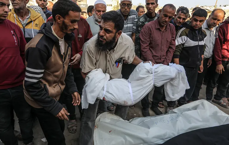 Управление ООН по правам человека предупреждает, что действия Израиля в Газе угрожают существованию палестинцев ― Reuters