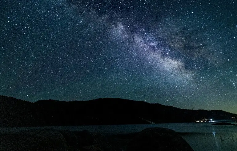 Ученые назвали новое значение массы нейтрино – «частицы-призрака», которая может раскрыть тайны Вселенной