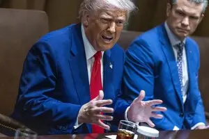 Трамп отказался исключить электронику из Китая из-под действия новых пошлин: под ударом – смартфоны и микросхемы