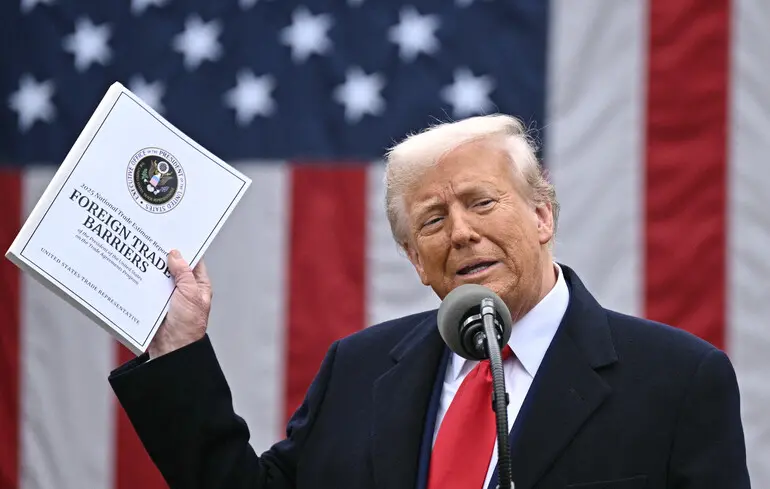Дональд Трамп продовжив заборону на вхід російських суден до американських портів