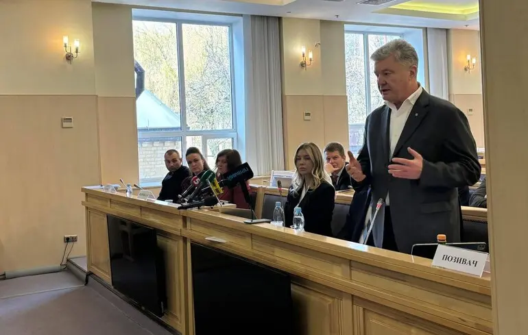 У Верховному Суді відмовились призупинити санкції РНБО проти Порошенка