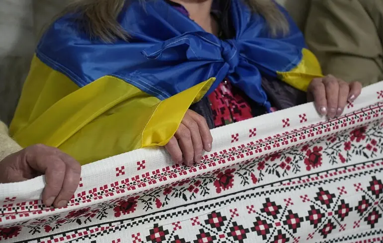 Великодні мотиви в українських вишиванках