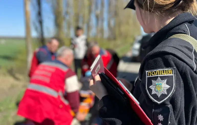 На Вінниччині рейсовий автобус злетів у кювет: семеро травмованих, серед них дитина