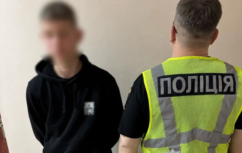 Підліткам, які побили військового в київському гідропарку, повідомили про підозру