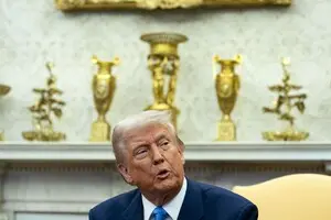 Рейтинг одобрения Трампа падает: американцы обеспокоены его жаждой власти - опрос Reuters/Ipsos