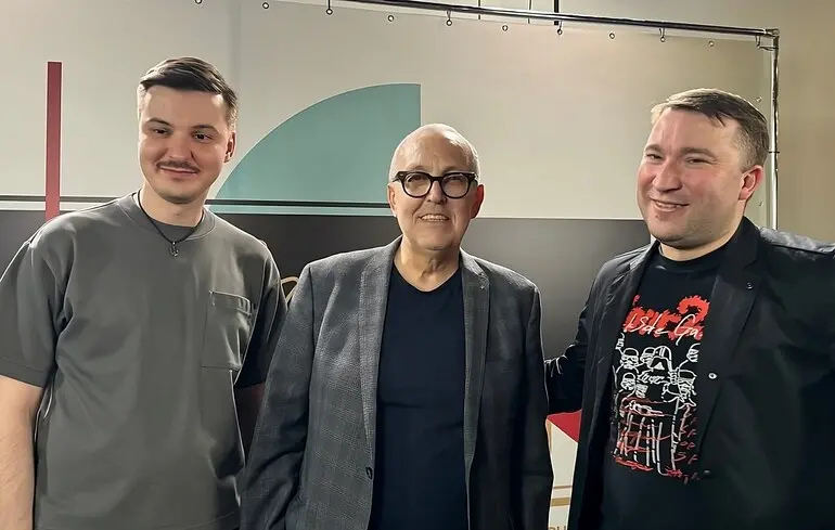 Юрій Макаров (по центру) у Києві, 23 квітня 2025 року