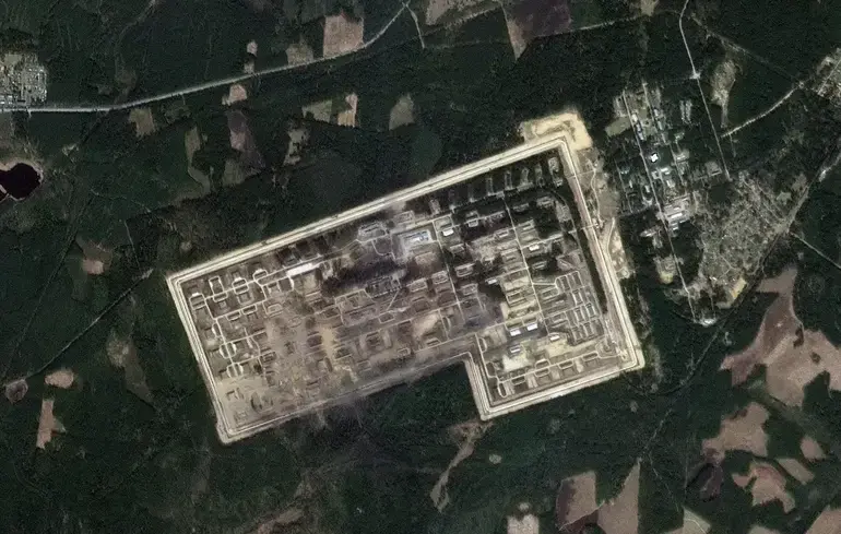 Масштабні руйнування і спалена земля: з'явилися знімки наслідків пожежі на 51-му арсеналі ГРАУ