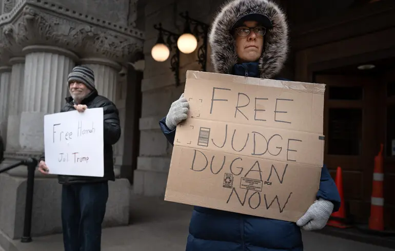 У США арештували суддю, за те, що вона нібито допомогла нелегальному іммігранту уникнути арешту — CNN