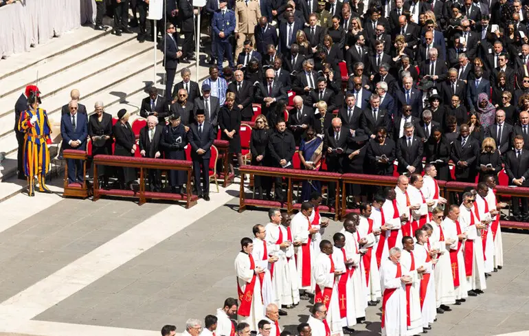 Ватикан сменил протокол ради Зеленского на церемонии прощания с Папой – The Telegraph