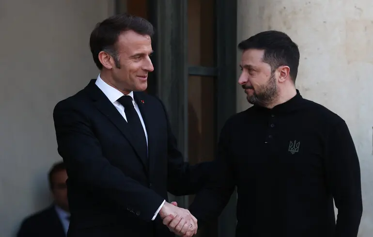 Україна готова до припинення вогню, тепер черга за Путіним: Макрон після розмови із Зеленським