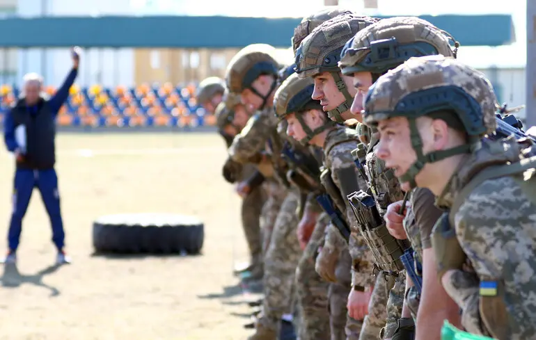Бойцы ВСУ, разочаровавшись в мирных инициативах США, готовятся к летнему наступлению РФ: 