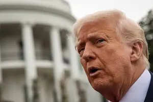 Большинство американцев считает, что Трамп серьезно настроен в отношении Канады, Гренландии и третьего срока — опрос