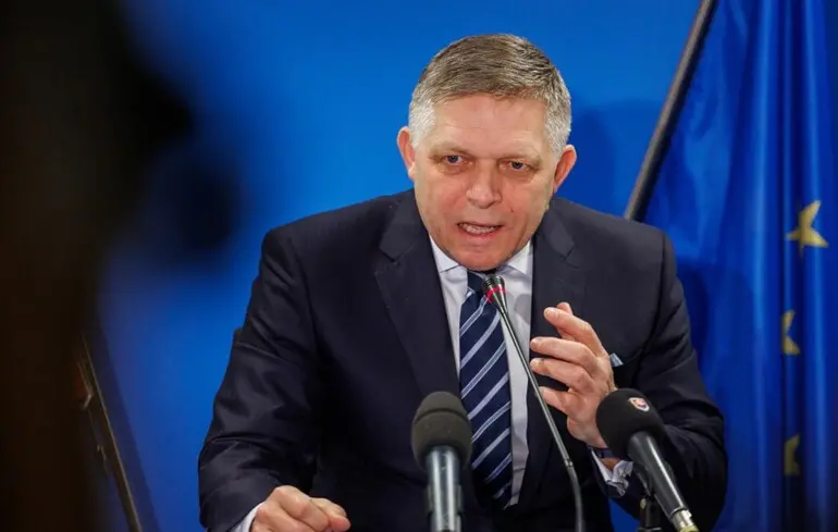 Фицо возмутился тем, что некоторые страны ЕС запретили пролет его самолета в Москву