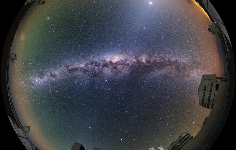 Астрономи показали унікальне атмосферне сяйво, помітне лише в пустелі