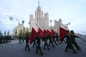 В день репетиции парада к 9 мая москвичи жалуются на перебои со связью и интернетом – росСМИ