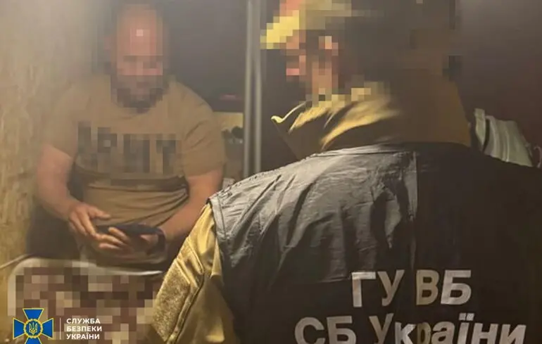Вимагав «відкати» за нарахування фіктивних надбавок до бойових: на Донеччині затримали комбата