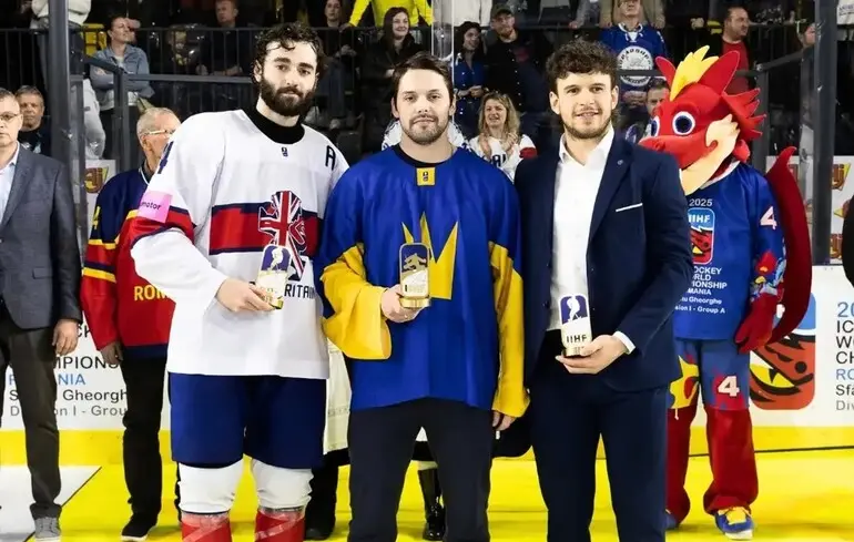 Богдан Дьяченко (по центру)