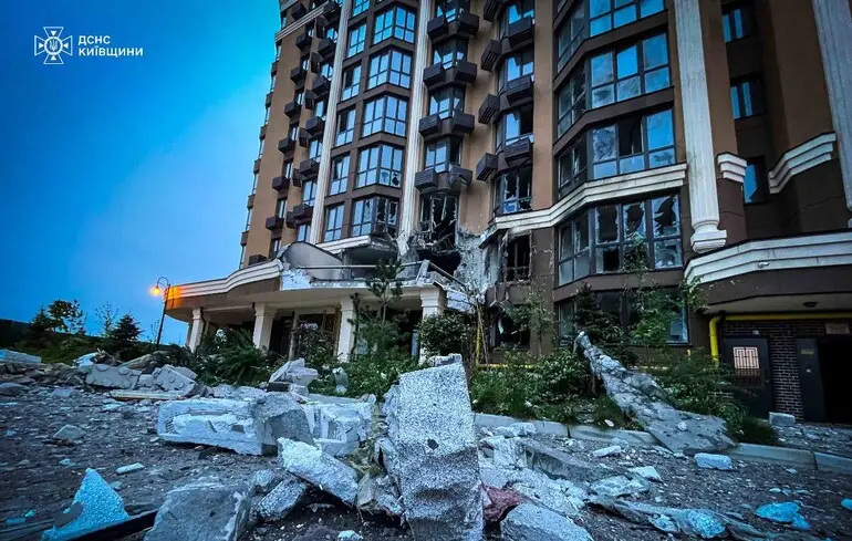 Росія випустила по Україні чотири балістичні ракети та понад 140 дронів — Зеленський