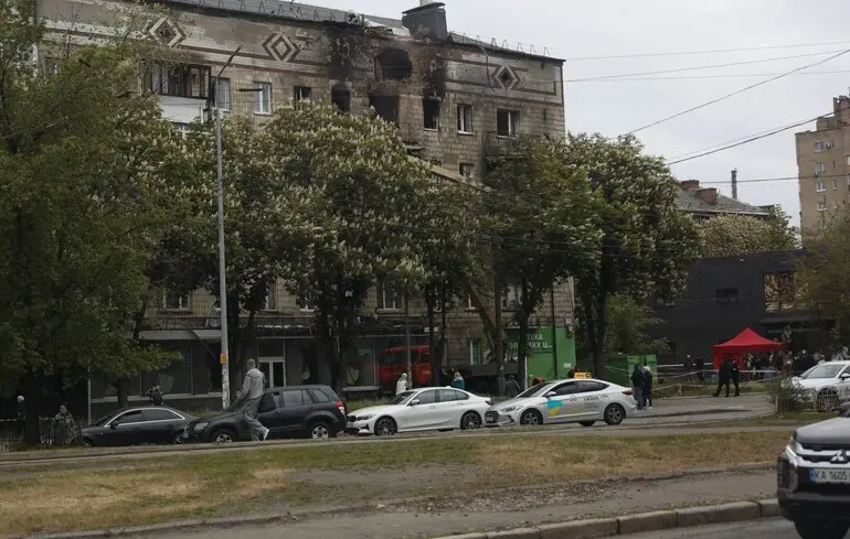 Пошкоджений будинок у Шевченківському районі Києва