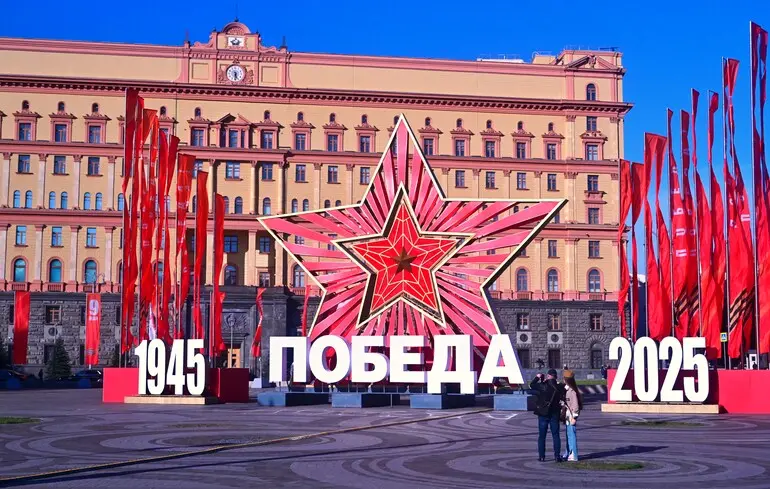 Путин готовит грандиозное шоу в Москве, пряча экономический спад за фасадом военной мощи ‒ NYT