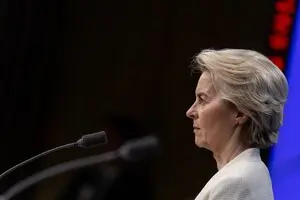 ЕС готов ввести жесткие санкции против РФ в случае нарушения прекращения огня  — фон дер Ляйен