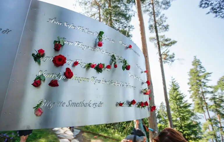 Вшанування жертв трагічних подій на острові Утойя, Норвегія