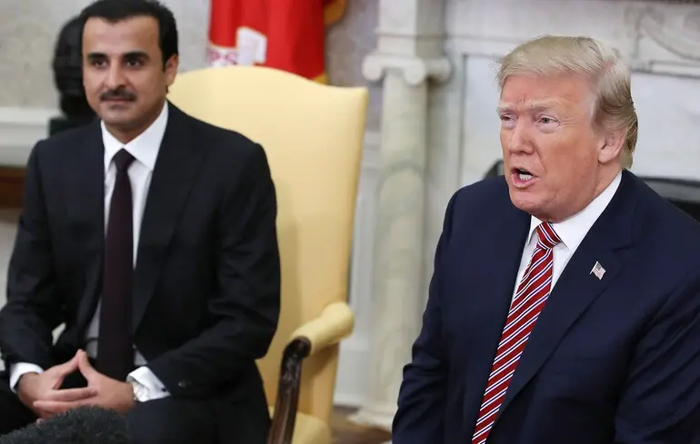 Трамп и эмир Катара Тамим бин Хамад Аль Тани в 2018 году.