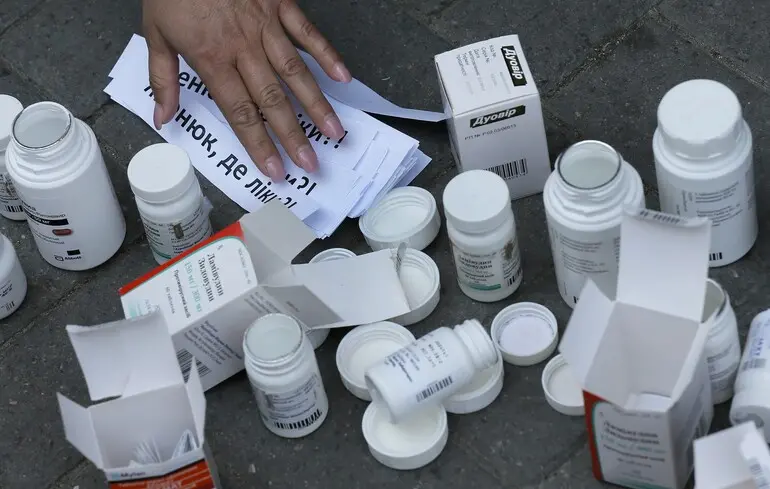 Україна ризикує залишитися без ліків від ВІЛ вже цієї осені ‒ ЗМІ