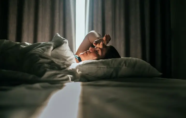 Глобальне потепління краде наш сон — вчені пояснюють, як цьому зарадити