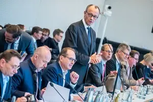 Мерц: Если прогресса в переговорах не будет до конца недели, против РФ введут новые санкции