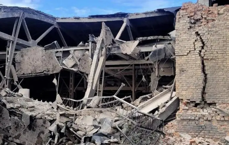 Россия нанесла удар по промышленному объекту в Сумах: возросло количество погибших и раненых