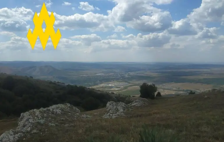 У Криму горить склад боєприпасів у Перевальному. Окупанти направили в той бік багато 