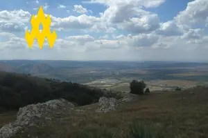 У Криму горить склад боєприпасів у Перевальному. Окупанти направили в той бік багато 