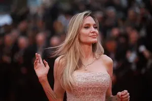 Джолі вшанувала Вікторію Амеліну під час церемонії Trophée Chopard