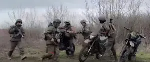 Четверть атак на фронте россияне осуществляют с помощью мотоотрядов: как работает такая тактика — The Telegraph