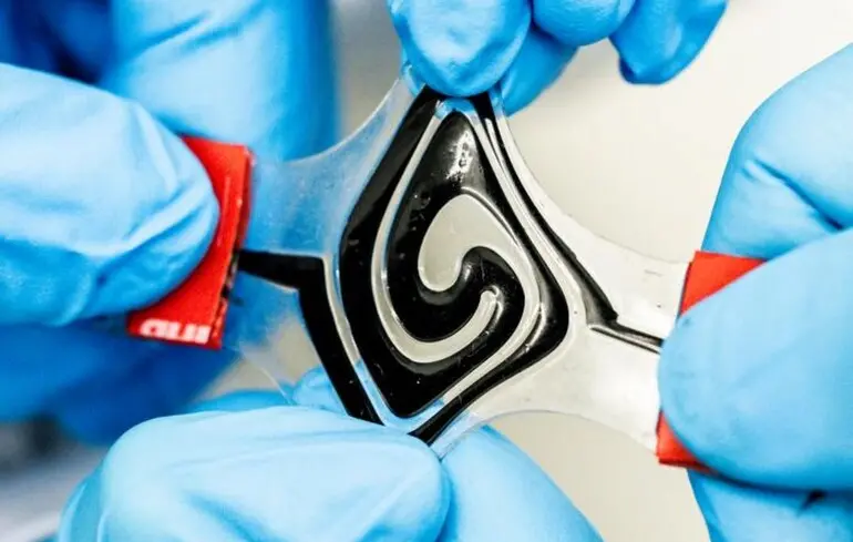 Изобретатели создали пастообразную батарею, что сгибается и растягивается