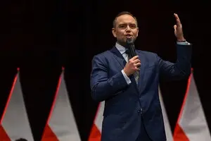 Кандидат в президенты Польши Навроцкий заявил, что готов подписать декларацию, которая запрещает отправлять польских военных в Украину