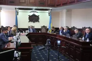 Обыски и подозрения могут привести к отстранению двух членов и остановке работы ВККС — эксперт