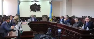 Обшуки та підозри можуть призвести до відсторонення двох членів і зупинки роботи ВККС — експертка