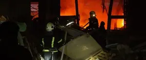 У Тернополі ракета вдарила по підприємству. Там досі пожежа
