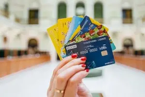 Кредитні ліміти в банках України ростуть: борги за картами не критичні 