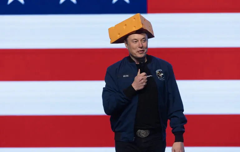 Маск возвращается к работе 24/7 в своих компаниях